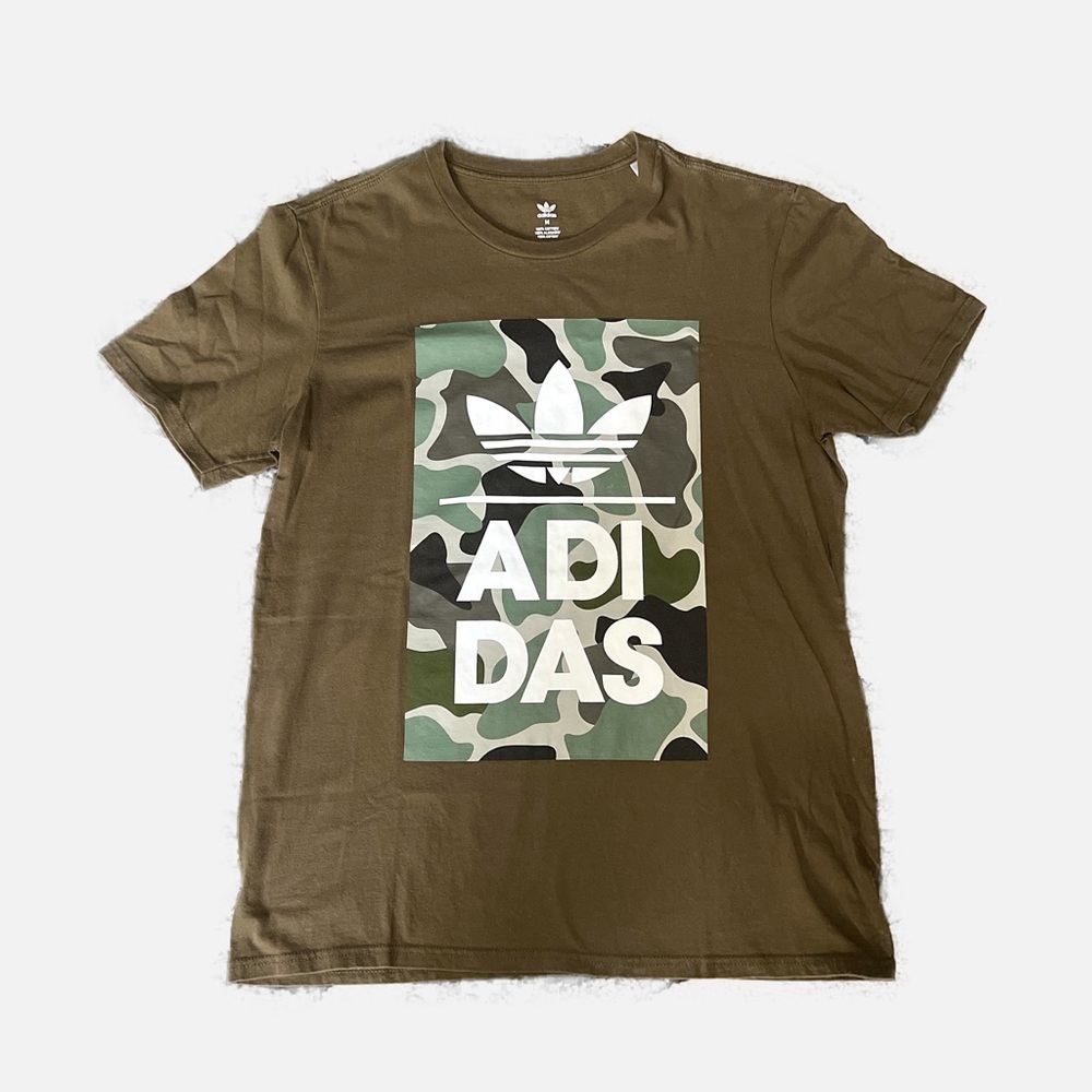 NWOT: Adidas Men’s T-shirt Camo print, size M, back logo